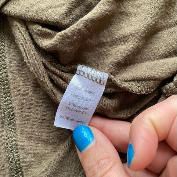 Charming Charlie Olive T Shirt with Abstract Bottom Hem Size Medium - Picture 7 of 7